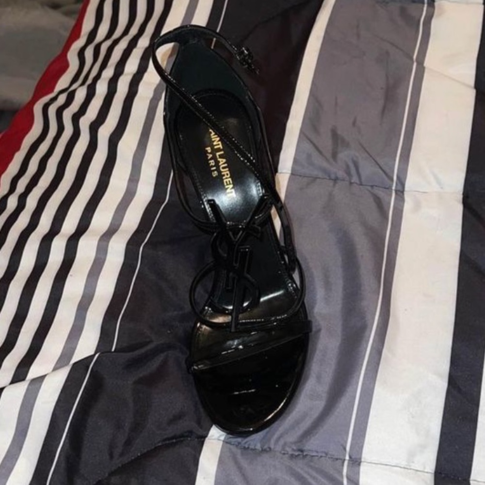 YSL CASSANDRA SANDALS IN SMOOTH LEATHER